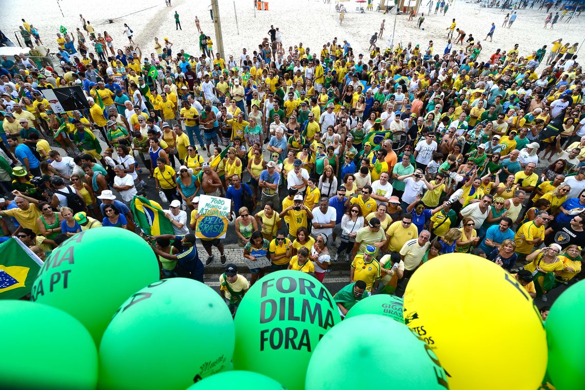 Tânia Rêgo/Agência Brasil Rio de Janeiro - Manifestação em Copacabana contra a corrupção e pela saída da presidenta Dilma Rousseff (Tânia Rêgo/Agência Brasil)