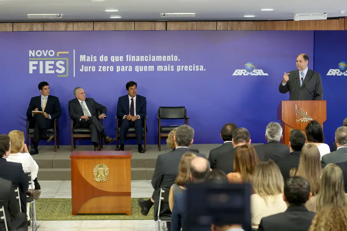 Wilson Dias/Agência Brasil Brasília - O deputado Alex Canziani discursa na solenidade de sanção da Lei do Novo Fies, no Palácio do Planalto (Wilson Dias/Agência Brasil)