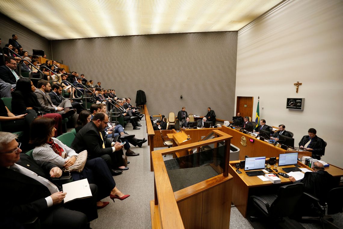 Superior Tribunal de Justiçal durante sessão para julgar o apelo do ex-presidente Luiz Inácio Lula da Silva, em Brasília.