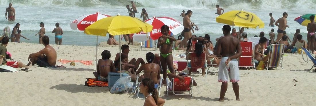 Praia de Ipanema, no Rio de Janeiro. Praia de Ipanema, no Rio de Janeiro.