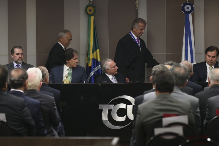 O presidente Michel Temer participa da solenidade de posse do novo presidente do Tribunal de Contas da União (TCU), José Múcio Monteiro Filho, e da vice-presidente da Corte, Ana Lucia Arraes Alencar, na sede do TCU.