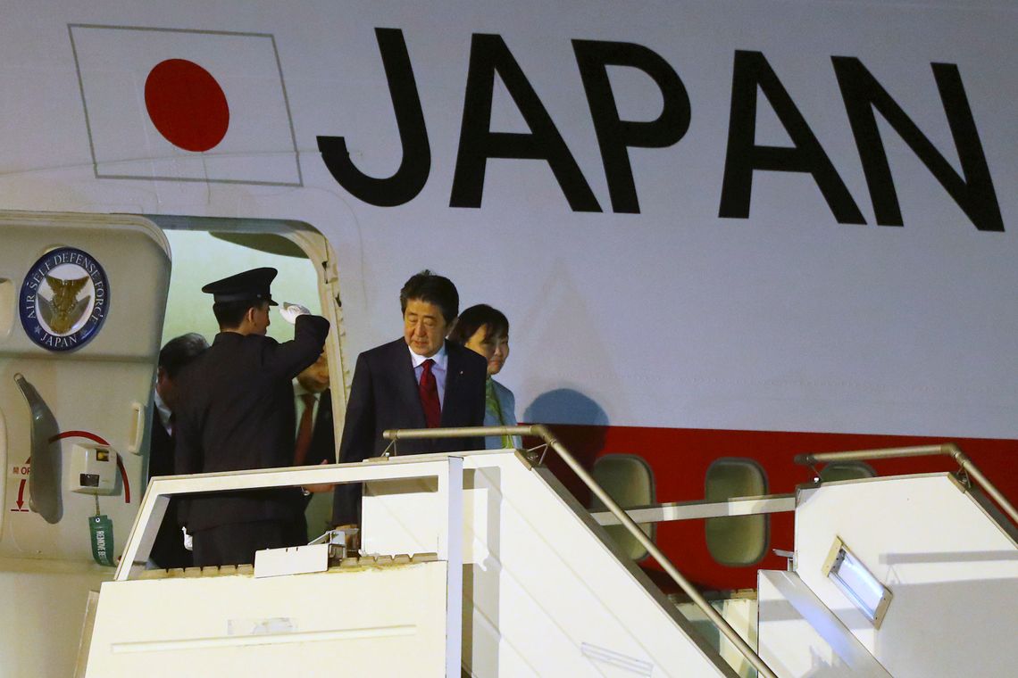 Japanese Prime Minister Shinzo Abe and his spouse Akie Abe arrive ahead of the G20 leaders summit in Buenos Aires, Argentina November 29, 2018. REUTERS/Martin Acosta
