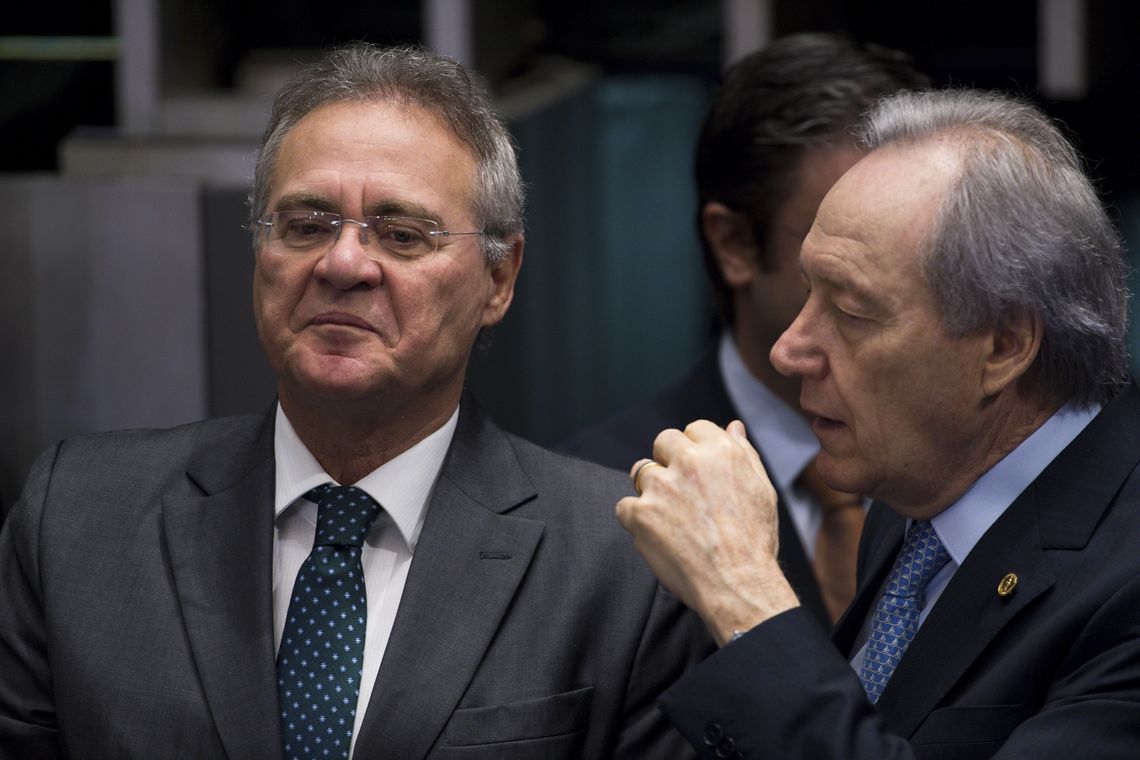 Marcelo Camargo/Agência Brasil Brasília - Os presidentes Renan Calheiros, do Senado, e Ricardo Lewandowski, do STF, assistem a presidenta afastada, Dilma Rousseff, fazer sua defesa durante sessão de julgamento do impeachment no Senado ( Marcelo Camargo/Agência Brasil)