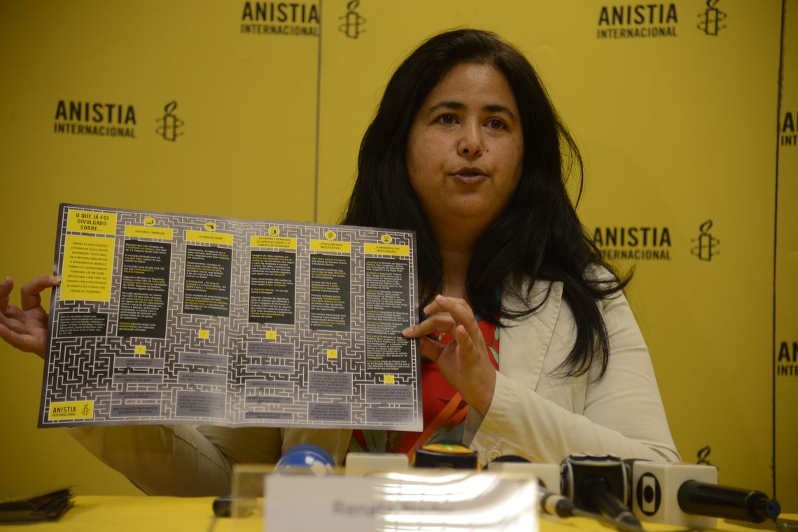 Tânia Rêgo/Agência Brasil A coordenadora de Pesquisa da Anistia Internacional, Renata Neder, durante divulgação do documento denominado O labirinto do caso Marielle Franco, que alerta para ausência de respostas e informações desencontradas.