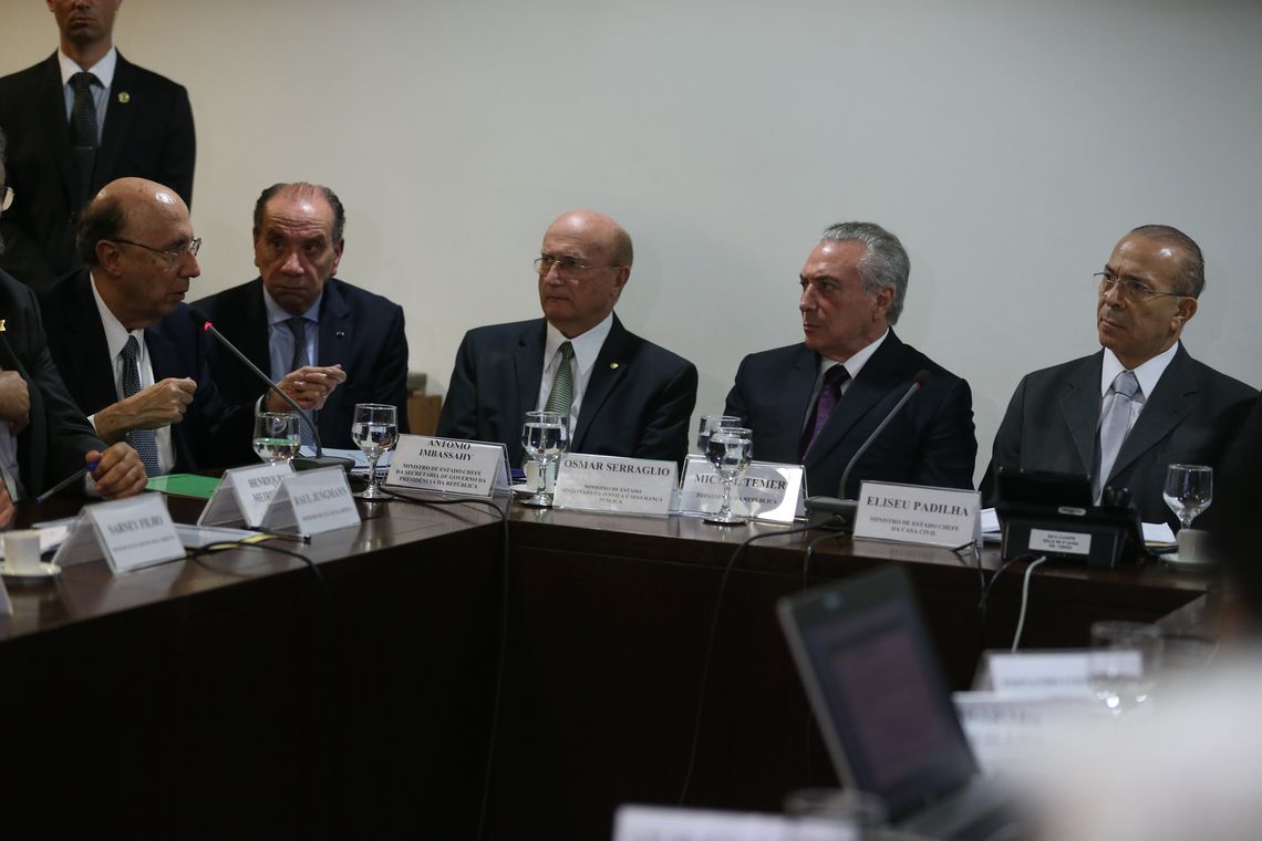 Valter Campanato/Agência Brasil Brasília - O presidente Michel Temer e ministros durante reunião sobre a Reforma da Previdência, no Palácio do Planalto (Valter Campanato/Agência Brasil)