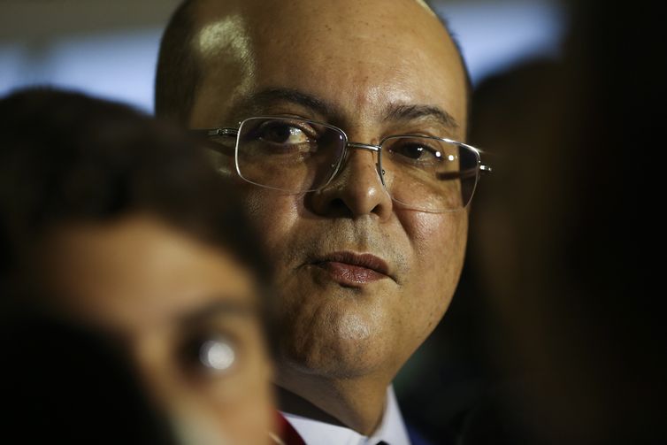 O governador eleito do Distrito Federal, Ibaneis Rocha (MDB), fala à imprensa após encontro com o presidente Michel Temer, no Palácio do Planalto.