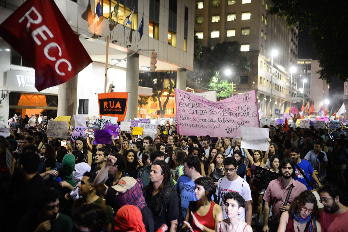 Tomaz Silva/Agência Brasil Rio de Janeiro - Mulheres fazem ato contra cultura do estupro, na Igreja da Candelária, centro da cidade (Tomaz Silva/Agência Brasil)
