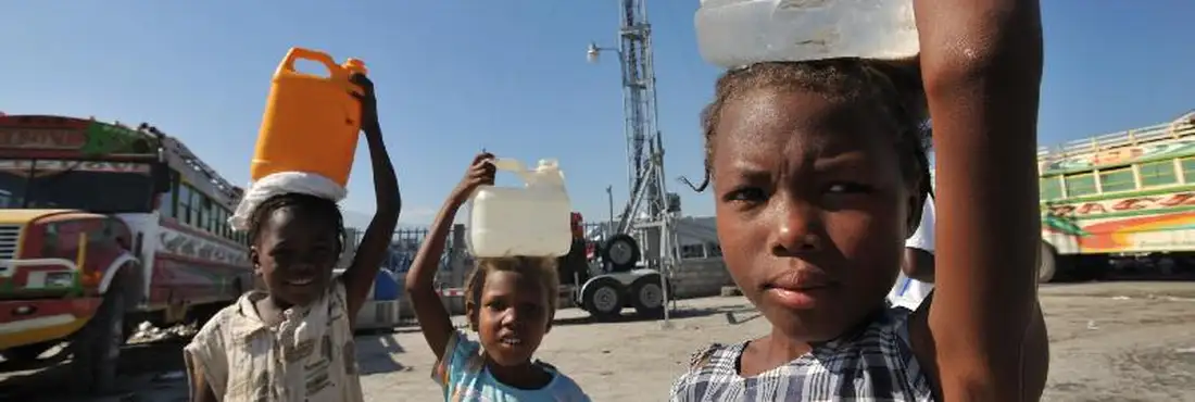 Crianças em Porto Príncipe, no Haiti Crianças em Porto Príncipe