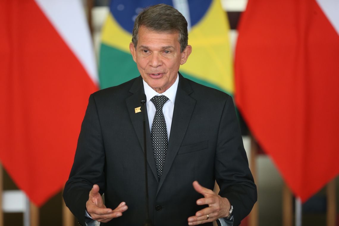 Fabio Rodrigues Pozzebom/Agência Brasil O ministro da Defesa, Joaquim Silva e Luna durante assinatura de atos e declaração à imprensa, após a I Reunião do Diálogo Político-Militar Brasil-Chile.