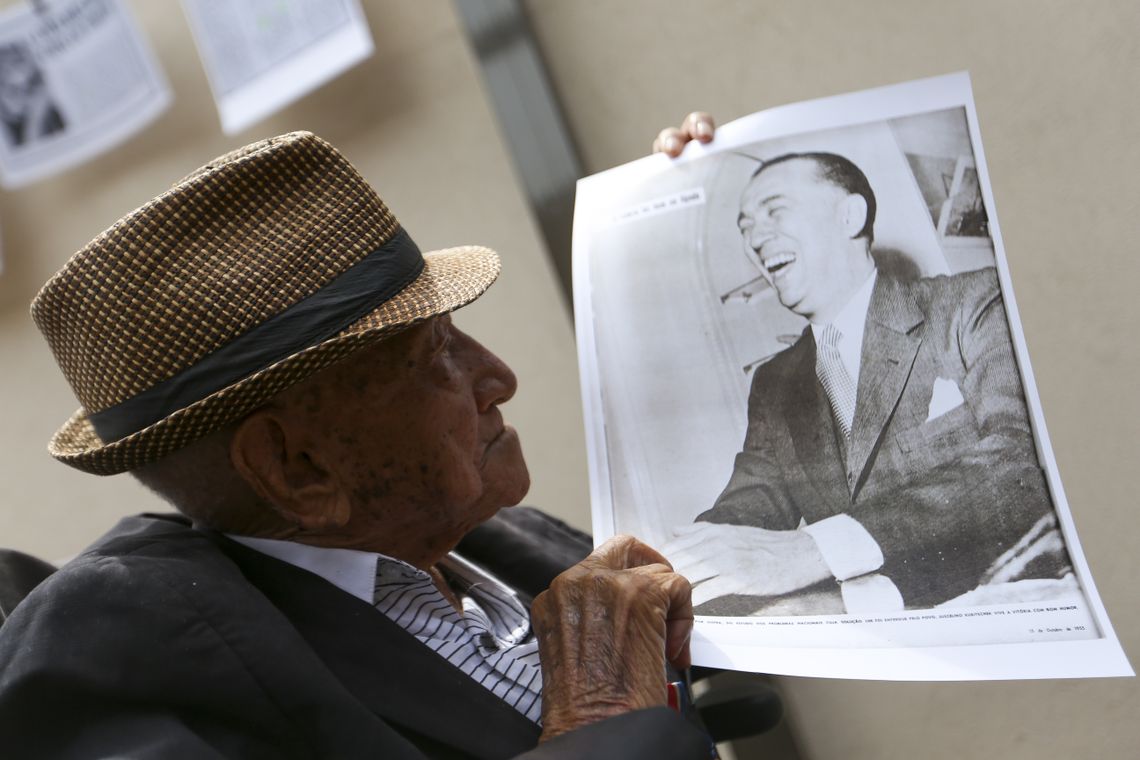 Marcelo Camargo/Agência Brasil O fotógrafo Gervásio Batista, de 95 anos, é homenageado pela Associação Baiana de Imprensa (ABI) com a Medalha do Mérito Jornalístico.