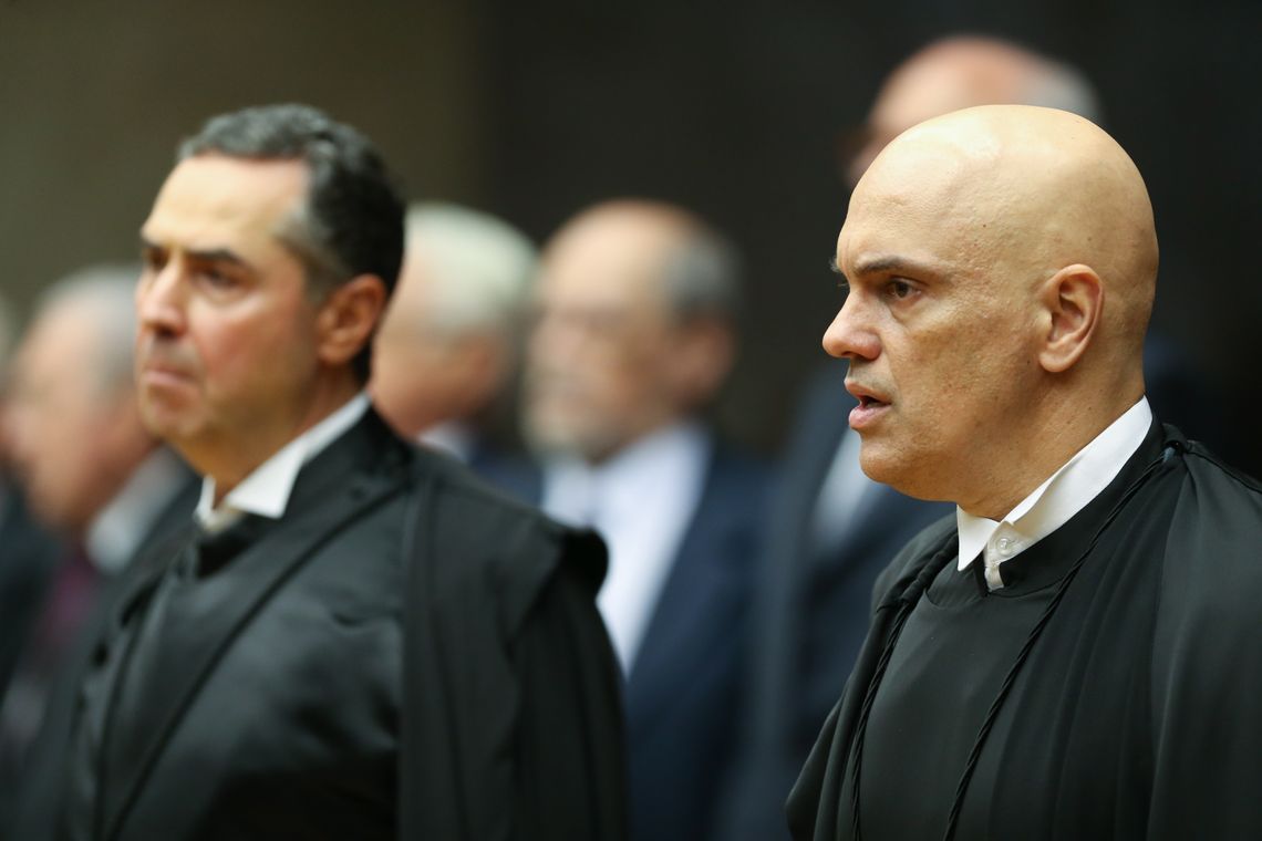 Fabio Rodrigues Pozzebom/Agência Brasil Os ministros do STF Roberto Barroso e Alexandre de Moraes durante solenidade de posse do novo presidente do Supremo Tribunal Federal (STF), ministro Dias Toffoli.