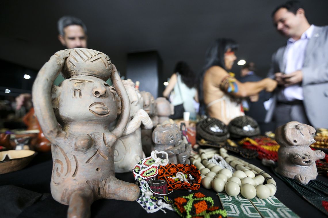 Marcelo Camargo/Agência Brasil Brasília - Feira de artesanato durante a abertura da Semana do Índio, no Ministério da Justiça (Marcelo Camargo/Agência Brasil)