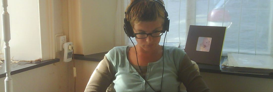 Estudante com fones de ouvido Enem