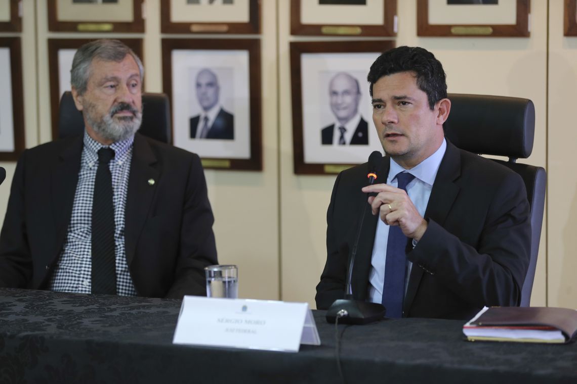 Fabio Rodrigues Pozzebom/Agência Brasil O atual ministro da Justiça, Torquato Jardim, e o futuro ministro da pasta, juiz federal Sérgio Moro, durante coletiva de imprensa após reunião.