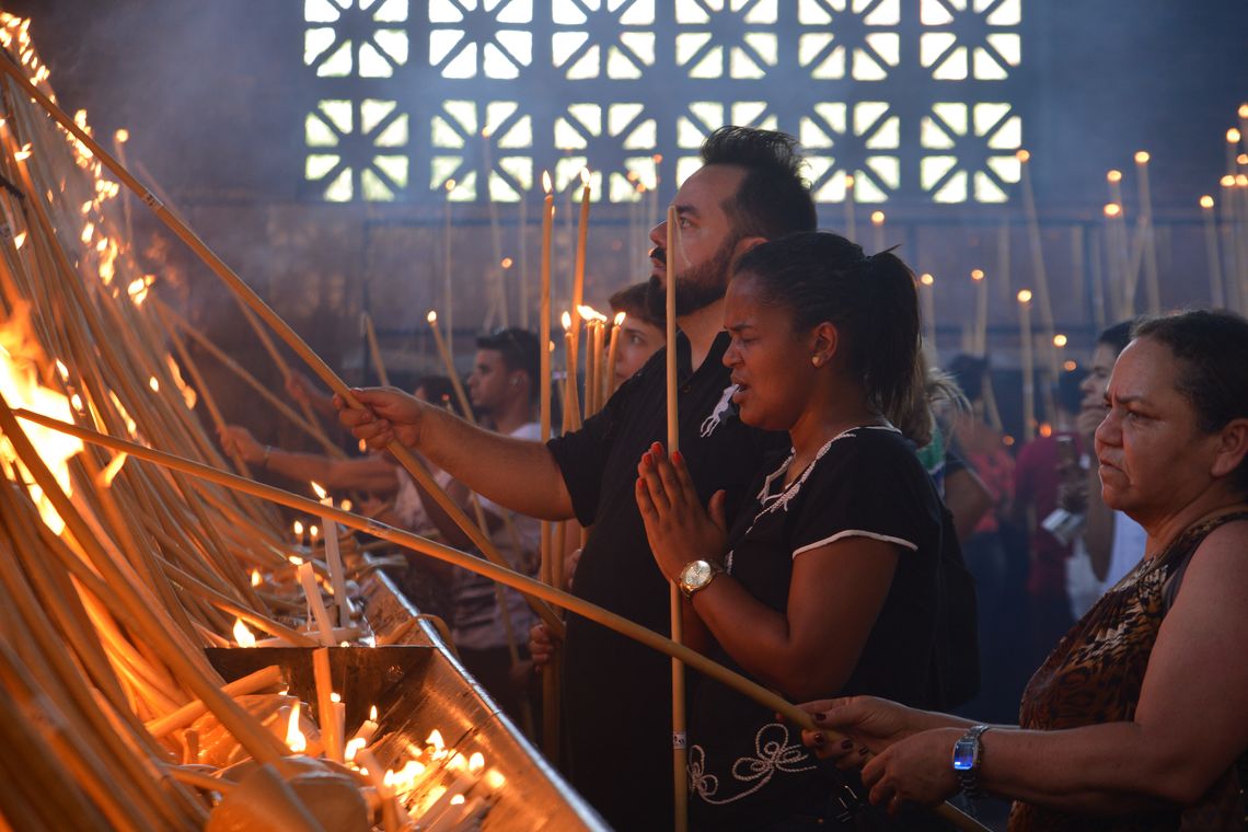 Rovena Rosa/Agência Brasil Aparecida (SP) - Devotos de Nossa Senhora Aparecida comparecem ao Santuário Nacional no dia da Padroeira do Brasil (Rovena Rosa/Agência Brasil)