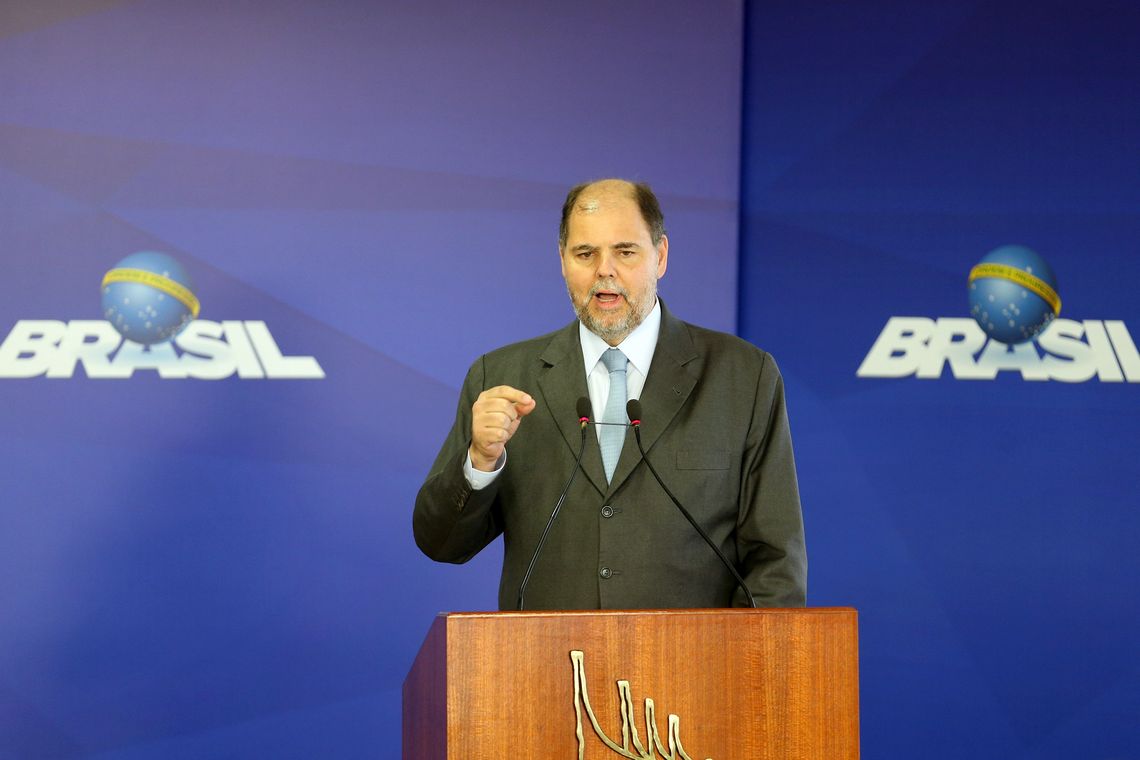 Wilson Dias/Agência Brasil Brasília - O deputado Alex Canziani discursa na solenidade de sanção da Lei do Novo Fies, no Palácio do Planalto (Wilson Dias/Agência Brasil)