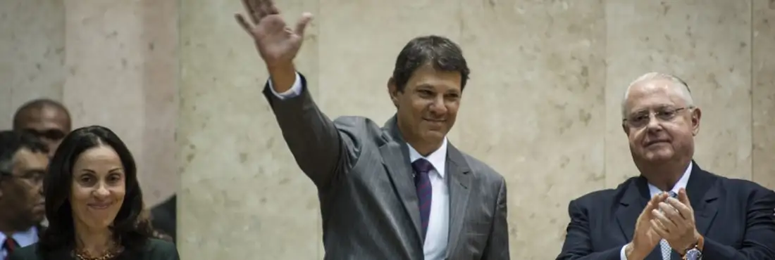 Posse do prefeito Fernando Haddad Fernando Haddad (PT) tomou posse como prefeito de São Paulo. A cerimônia ocorreu na Câmara Municipal, onde foram empossados também a vice-prefeita Nádia Campeão e 52 dos 55 vereadores que foram eleitos em outubro passado.