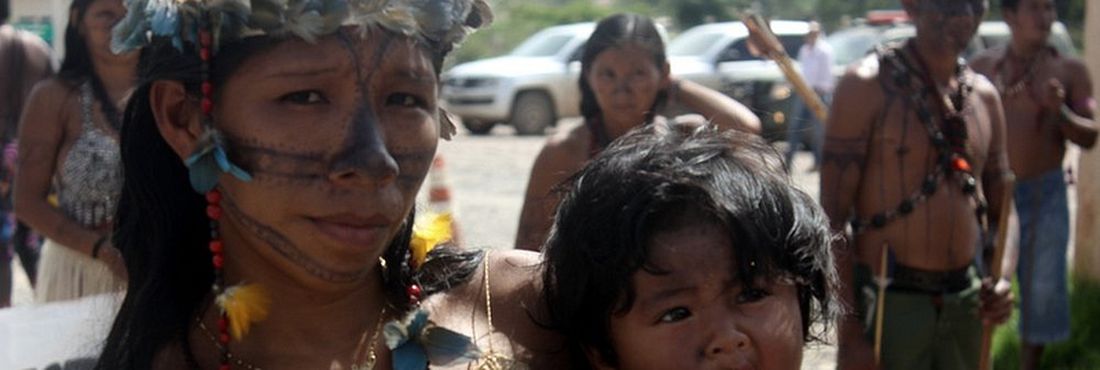 Ocupação Belo Monte: mãe indígena Índios ocupam o canteiro de obras da usina Hidrelétrica Belo Monte, no Pará.