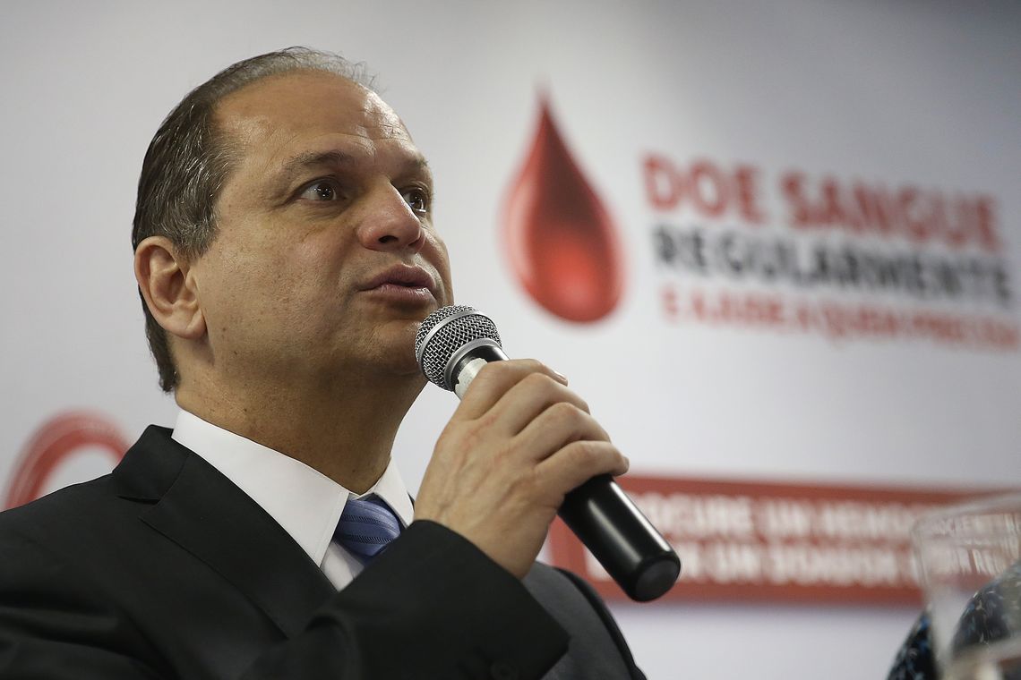 José Cruz/Agência Brasil Brasília - O ministro da Saúde, Ricardo Barros, participa da cerimônia alusiva ao Dia Mundial do Doador de Sangue e lança a Campanha Nacional de Doação de Sangue 2017, no Hemocentro de Brasília (José Cruz/Agência Brasil)
