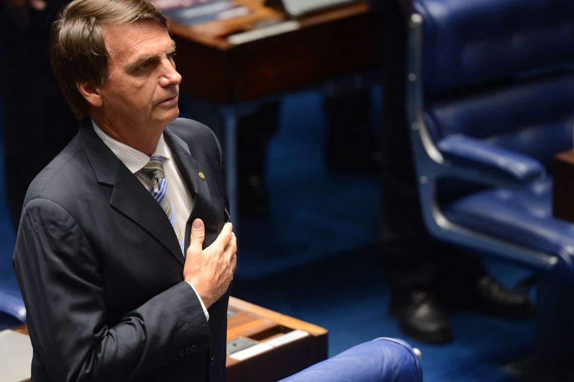 11 14:05:48 Brasília - O deputado Jair Bolsonaro durante promulgação da Emenda Constitucional 77, que permite médicos militares trabalharem no SUS (Antonio Cruz/Agência Brasil)