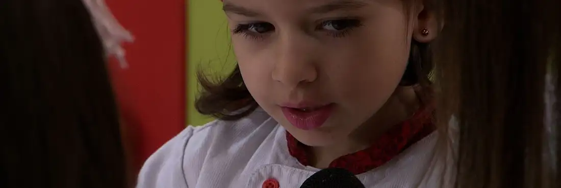Chef de cozinha Sarinha.jpg Sarinha tem um canal de culinária no Youtube