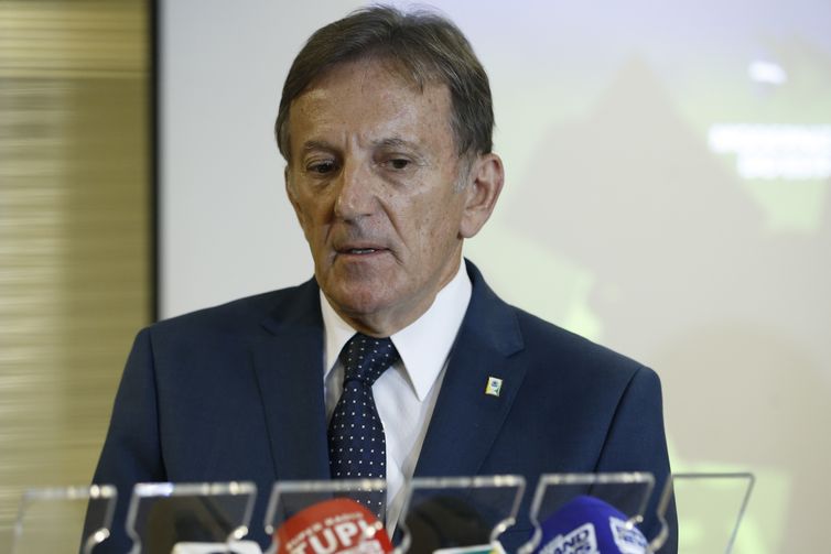 Tomaz Silva/Agência Brasil O secretário executivo da Secretária da Presidência da República, general Floriano Peixoto, fala à imprensa, após reunião para discutir a situação dos hospitais federais no Rio de Janeiro.