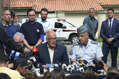 O secretário de Segurança Pública de São Paulo, João Camilo Pires de Campo, e o comandante da Polícia Militar, coronel Marcelo Salles, falam sobre o massacre na Escola Raul Brasil, em Suzano, São Paulo.