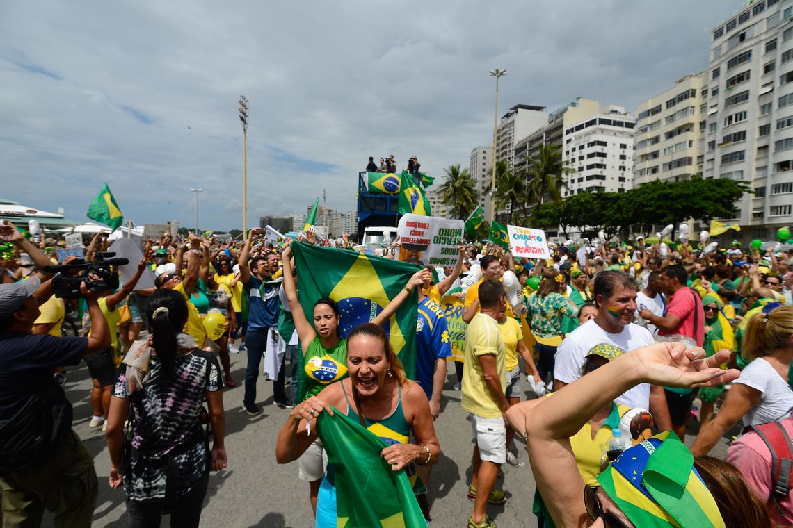 Tânia Rêgo/Agência Brasil Rio de Janeiro - Manifestação em Copacabana contra a corrupção e pela saída da presidenta Dilma Rousseff (Tânia Rêgo/Agência Brasil)