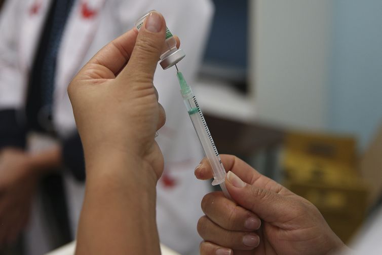 Brasília - O Ministério da Saúde promove o Dia D de Vacinação contra a gripe em postos de todo o país. A expectativa é imunizar, até o próximo dia 26, cerca de 90% das 54,2 milhões de pessoas que estão no público-alvo da campanha (Marcello