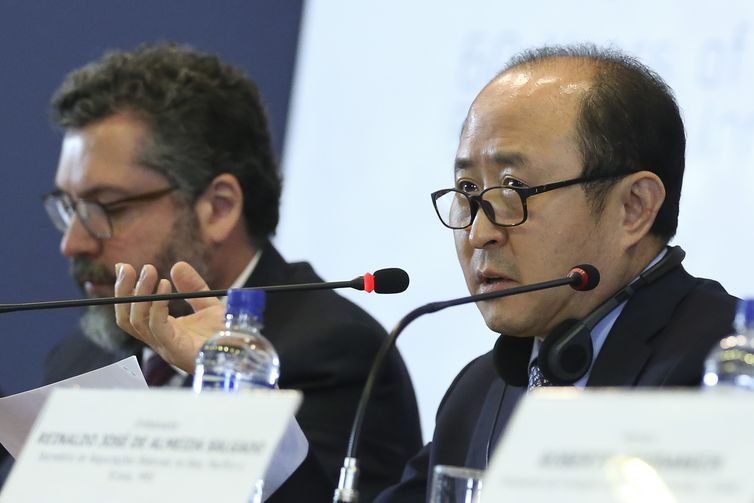 O ministro das Relações Exteriores, Ernesto de Araújo, e o Vice-ministro de Assuntos Econômicos do Ministério das Relações Exteriores da Coreia, Yun Kang Hyeon, durante debate sobre os 60 anos de relações diplomáticas entre Brasil e Coreia do