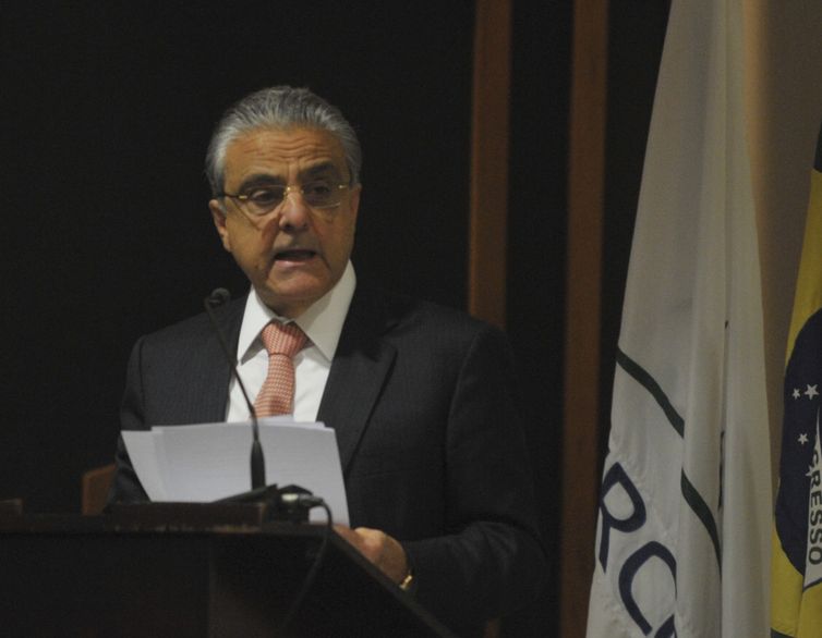 O presidente da Confederação Nacional da Indústria (CNI), Robson Andrade, fala durante audiência pública do Tribunal de Contas da União sobre o setor elétrico (Antônio Cruz/Agência Brasil)
