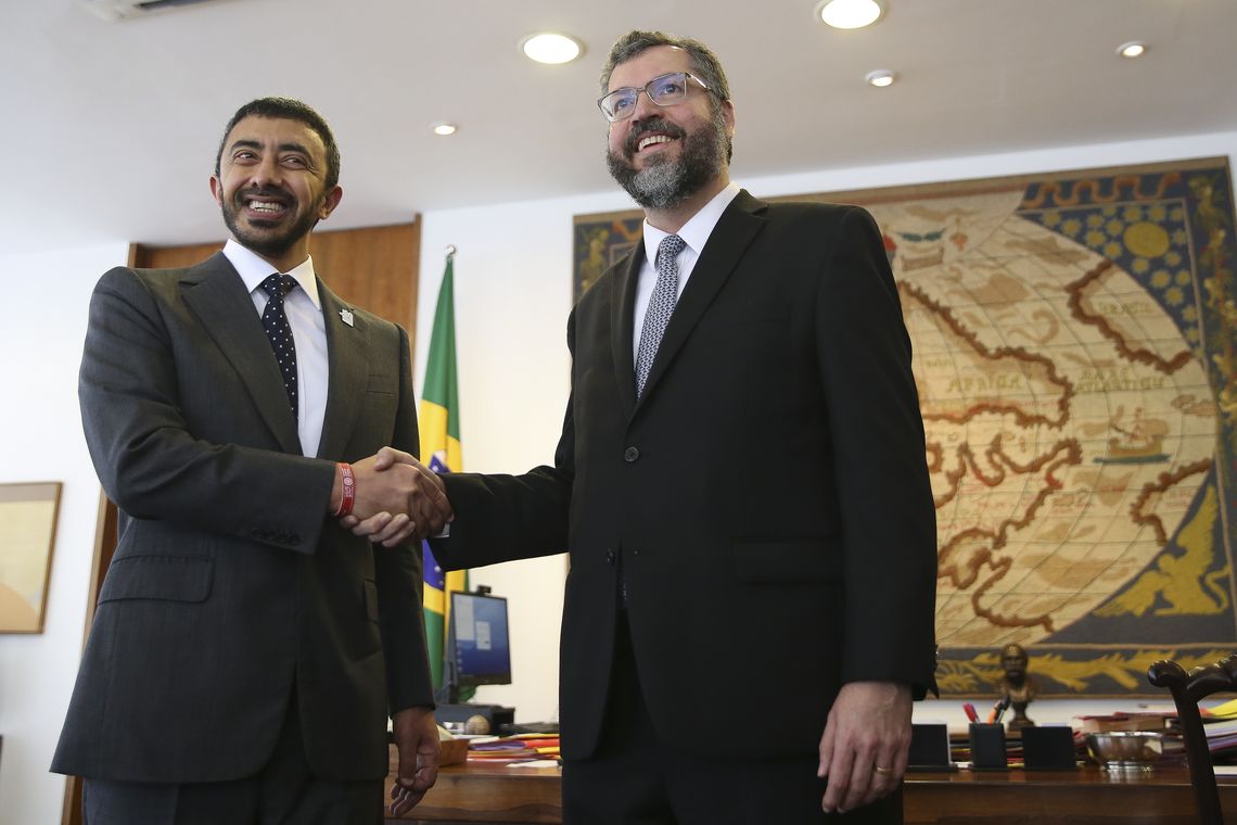 José Cruz/Agência Brasil O ministro das Relações Exteriores, Ernesto Araújo, recebe o ministro dos Negócios Estrangeiros e Cooperação Internacional dos Emirados Árabes Unidos, Xeique Abdullah bin Zayed Al Nahayan, no Palácio Itamaraty.