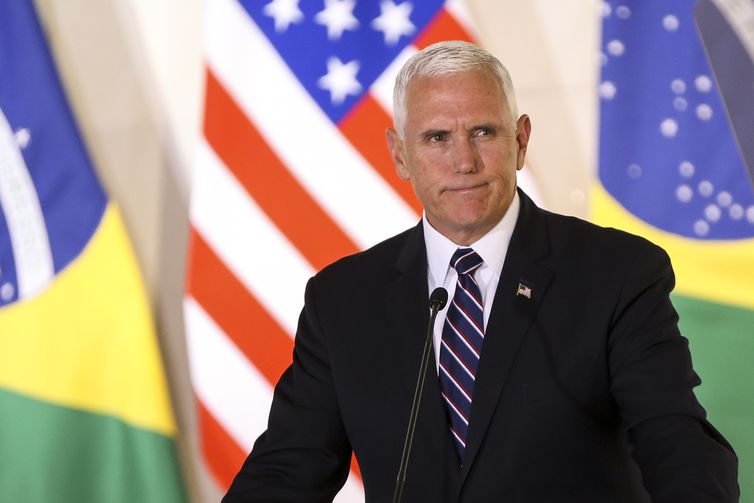 O vice-presidente do EUA, Mike Pence, durante declaração à imprensa, no Palácio Itamaraty.