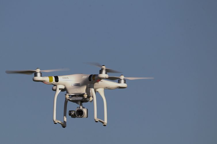 Drone é usado para monitoramento no campo e nas cidades