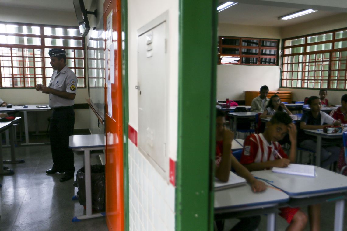 Marcelo Camargo/Agência Brasil Primeiro dia de aulas no CED 01 da Estrutural, uma das escolas públicas do DF onde foi implementado o modelo cívico-militar.