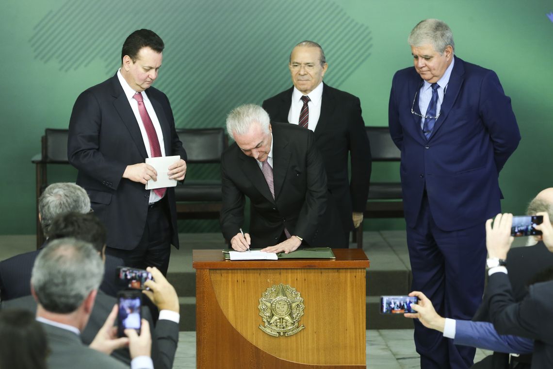 Valter Campanato/Agência Brasil O presidente Michel Temer sanciona a Lei Geral de Proteção de Dados, em cerimônia no Palácio do Planalto.