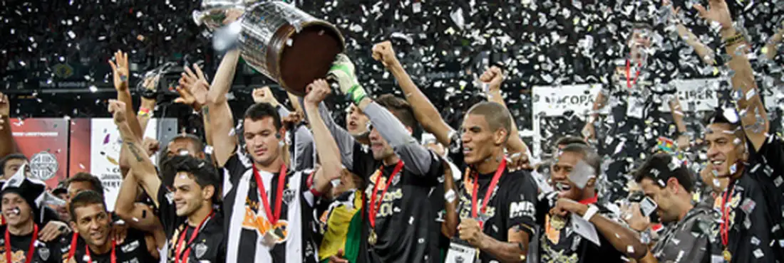 Atlético-MG recebe troféu da Libertadores Atlético-MG recebe troféu da Libertadores