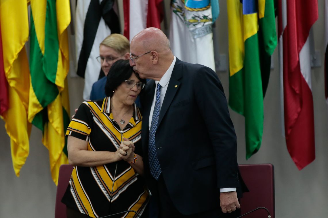 Antonio Cruz/ Agência Brasil Os ministros da cidadania Osmar Terra e da Mulher familia e Direitos Humanos, Damares Alves, durante o lançamento do Programa Vida Saudável na Modalidade Estratégia Brasil Amigo da Pessoa Idosa