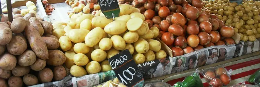 Feira de Legumes e Verduras As estimativas de inflação estão acima do centro da meta de 4,5%, mas abaixo do limite superior de 6,5%
