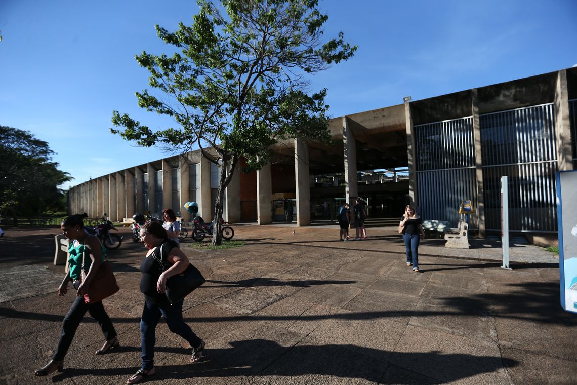 Brasília - Incluída no rodízio de abastecimento do DF, a Universidade de Brasília (UnB) está tomando medidas para reduzir o consumo de água, como adiar o início das aulas no principal campus da instituição em função do racionamento (Fabio