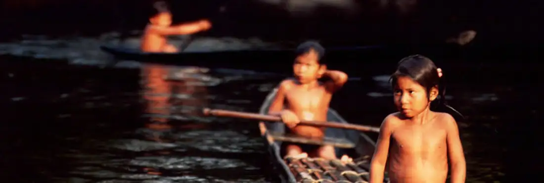 Índio Tukano, da região do Alto Rio Negro Índios Tukano, da região do Alto Rio Negro