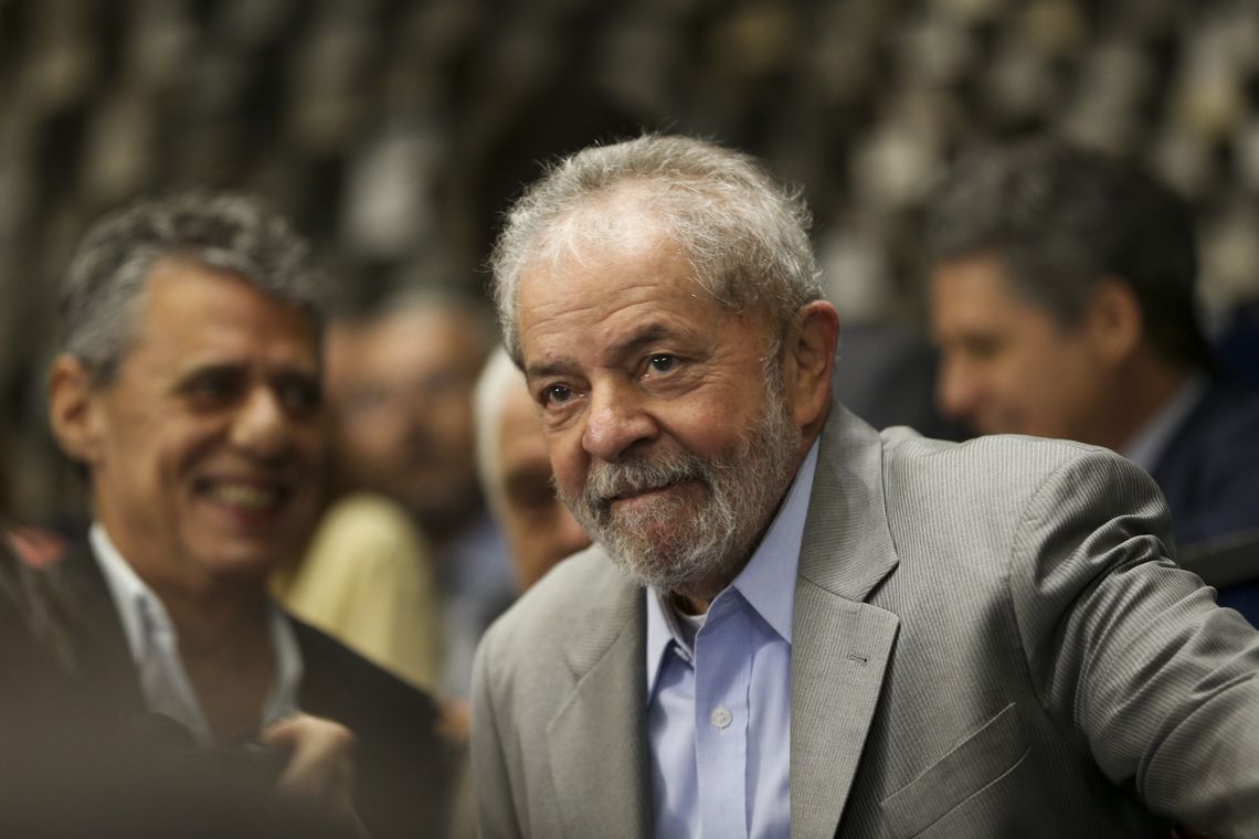 Marcelo Camargo/Agência Brasil Brasília - O ex-presidente Luiz Inácio Lula da Silva acompanha o pronunciamento da presidenta afastada, Dilma Rousseff, durante na sessão de julgamento do impeachment no Senado (Marcelo Camargo/Agência Brasil)
