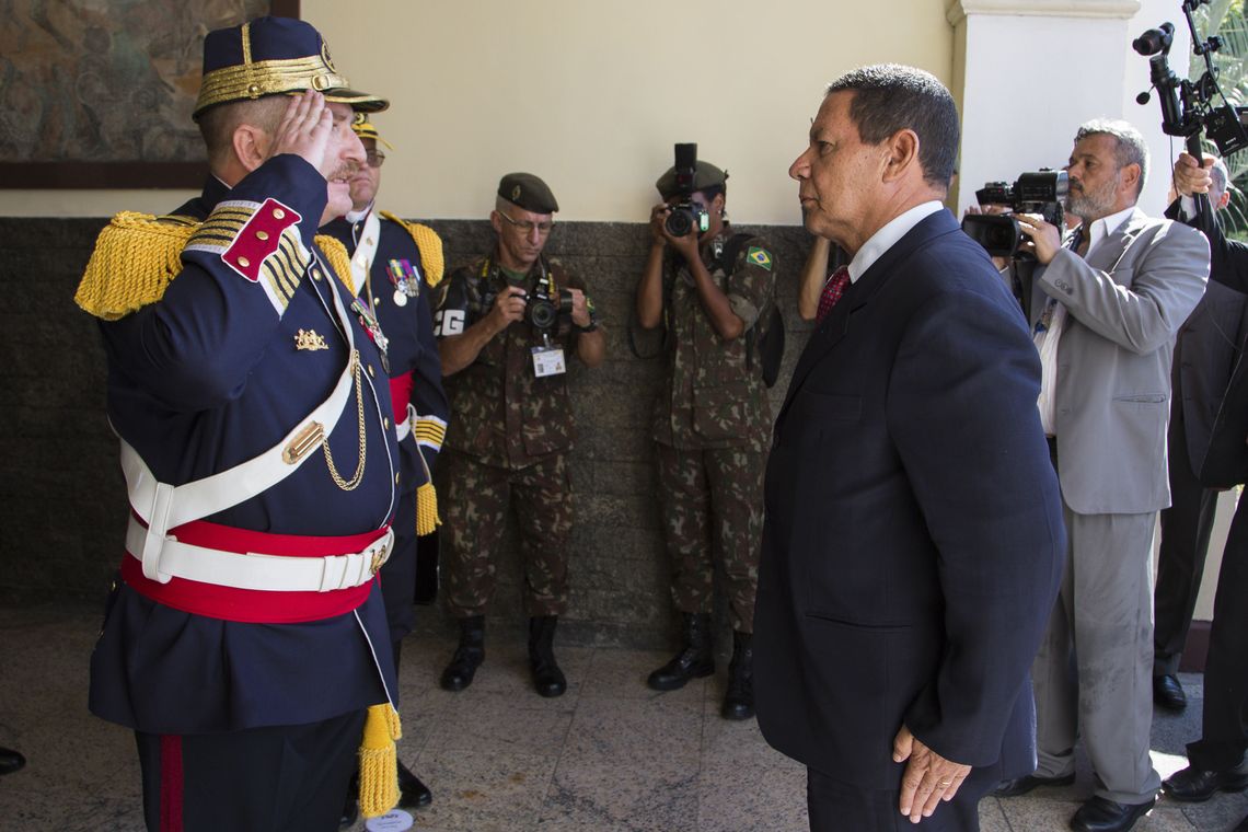 Romério Cunha/VPR O Presidente da República, em exercício, General Hamilton Mourão, durante passagem de Comando do II Regimento de Cavalaria de Guarda, Regimento Andrade Neves.