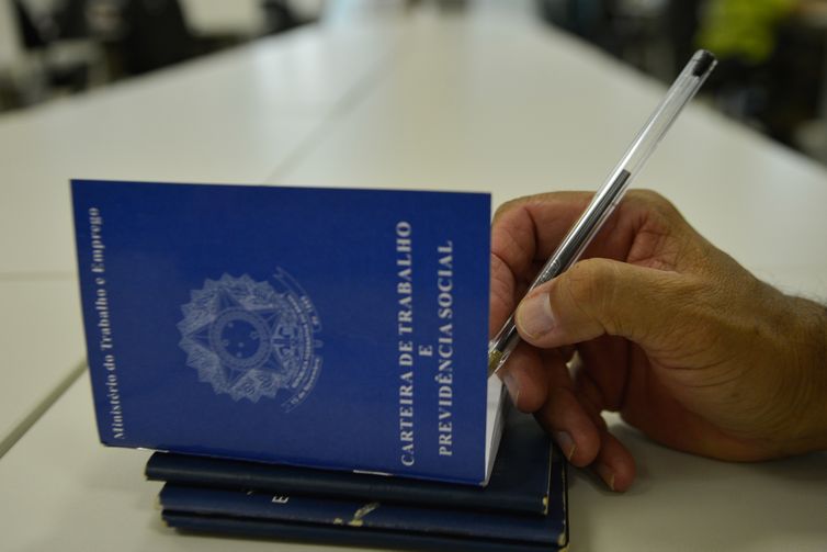 carteira de trabalho - Carteiras de trabalho poderão ser emitidas em agências dos Correios