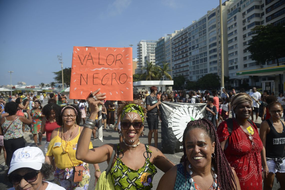 Fernando Frazão/Agência Brasil O Fórum Estadual de Mulheres Negras do Rio de Janeiro realizou pelo quinto ano consecutivo, a Marcha das Mulheres Negras, na orla de Copacabana, zona sul da capital.