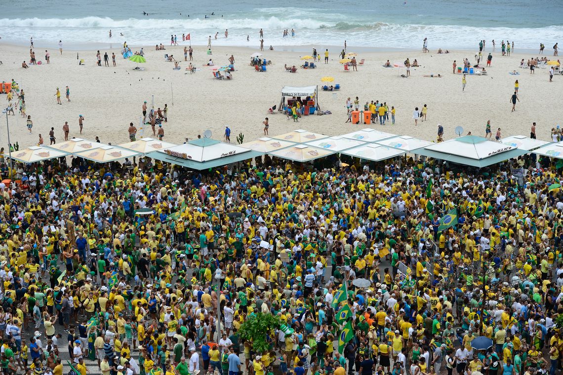 Tânia Rêgo/Agência Brasil Rio de Janeiro - Manifestação em Copacabana contra a corrupção e pela saída da presidenta Dilma Rousseff (Tânia Rêgo/Agência Brasil)