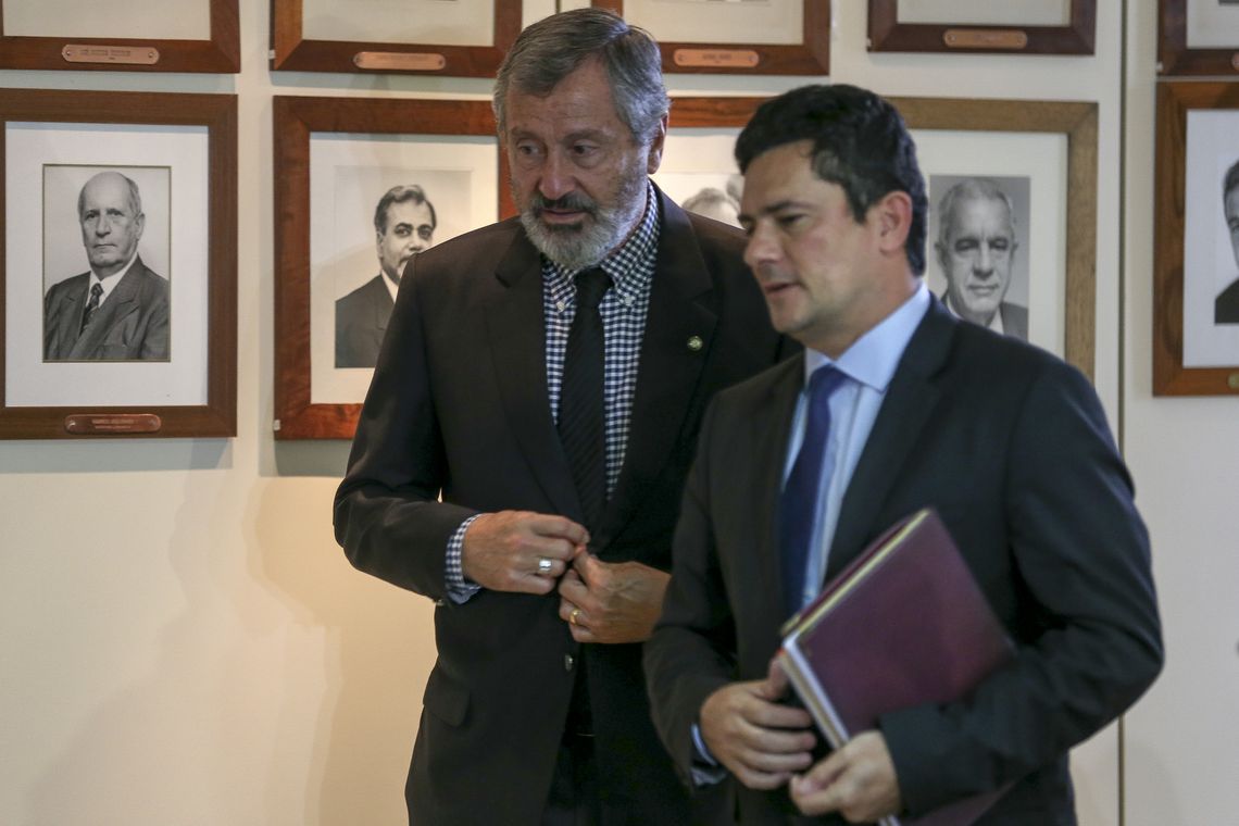 Fabio Rodrigues Pozzebom/Agência Brasil O atual ministro da Justiça, Torquato Jardim, e o futuro ministro da pasta, juiz federal Sérgio Moro, durante coletiva de imprensa após reunião.