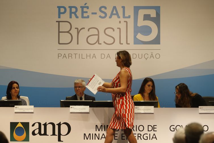 Resultado de imagem para ANP prevê arrecadação de até R$ 1,2 trilhão com novos blocos do pré-sal