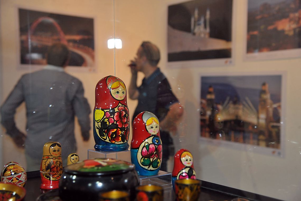 Dentro da realização da Copa do Mundo de Futebol, a Embaixada da Rússia promove uma exposição sobre o país, mostrando um pouco da cultura russa para os brasileiros./Marcello Casal jr/Agência Brasil Dentro da realização da Copa do Mundo de Futebol, a Embaixada da Rússia promove uma exposição sobre o país, mostrando um pouco da cultura russa para os brasileiros.