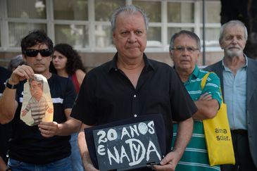 Rio de Janeiro - Após 20 anos do desabamento do edifício Palace II, vítimas protestam no Tribunal de Justiça, no centro (Tomaz Silva/Agência Brasil)